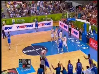 Η μπουνιά του Παπανικολάου στον διαιτητή