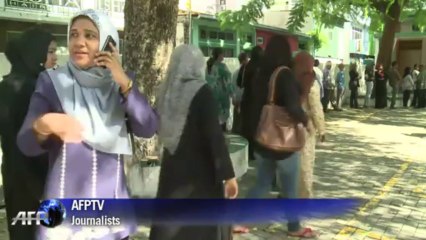 Voters in Maldives vote for new president after 'coup'
