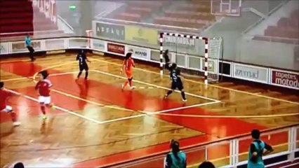 Rita Martins marque un but superbe (Futsal)