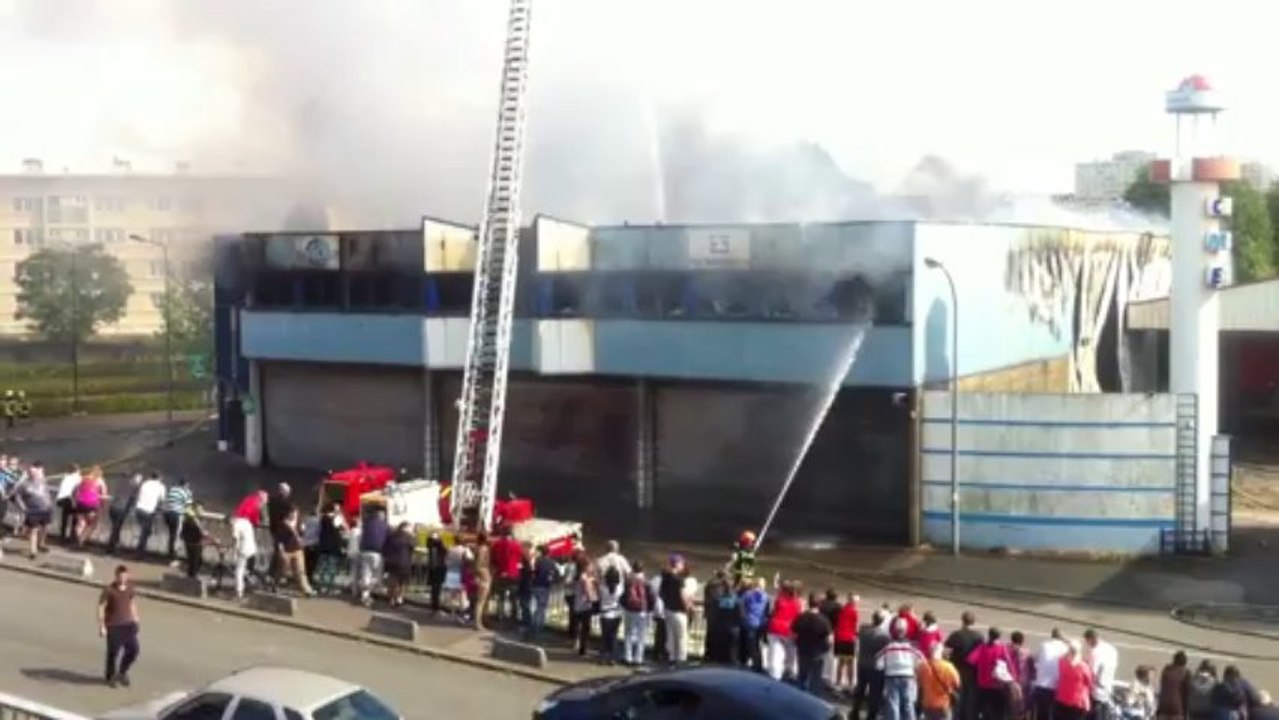 Boulogne-sur-Mer : un hangar de Capécure ravagé par un incendie
