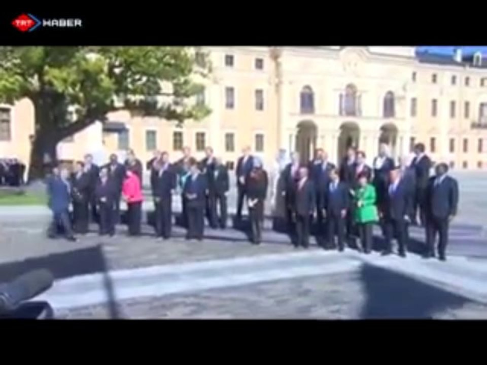 Bayrağı yine yerde bırakmadı