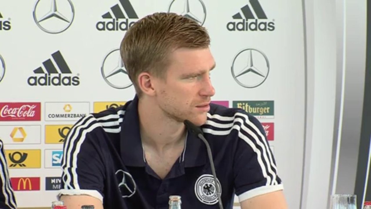 Mertesacker: Wenger hat mich nach Özil gefragt