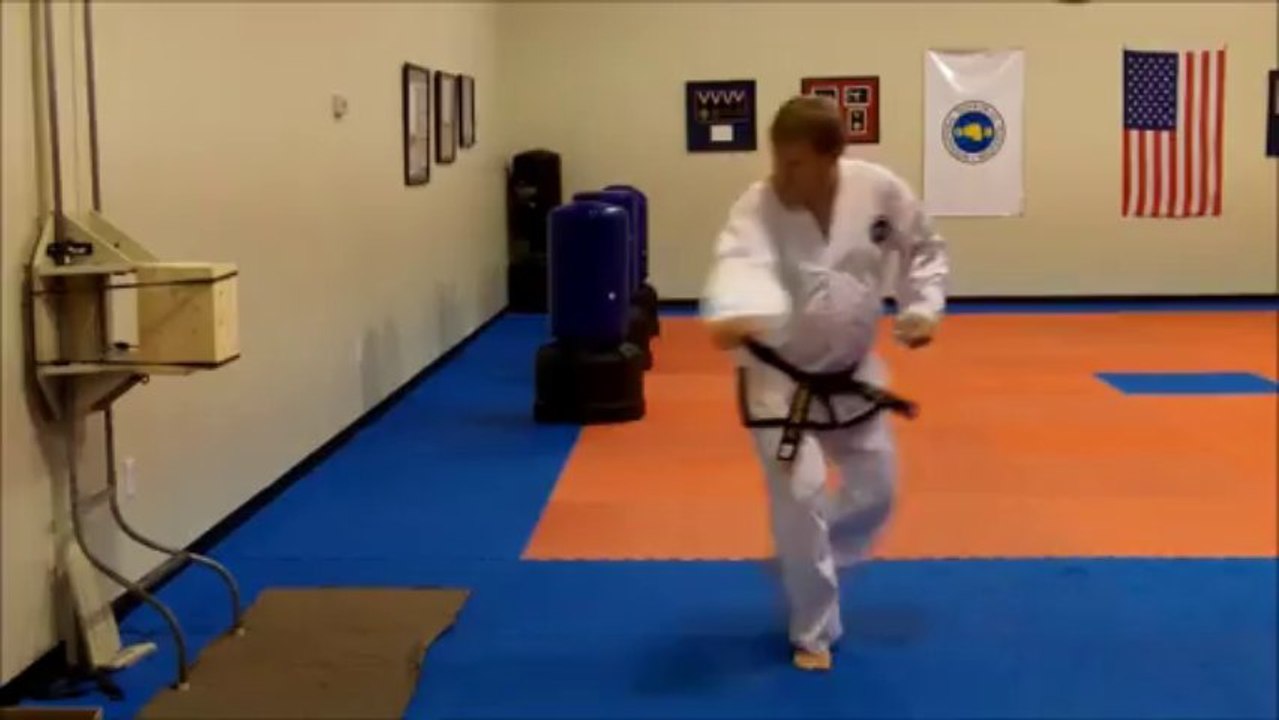 Board breaking - 11 Board Break Stepping Side Kick - ITF Taekwondo Sidekick Power Breaking