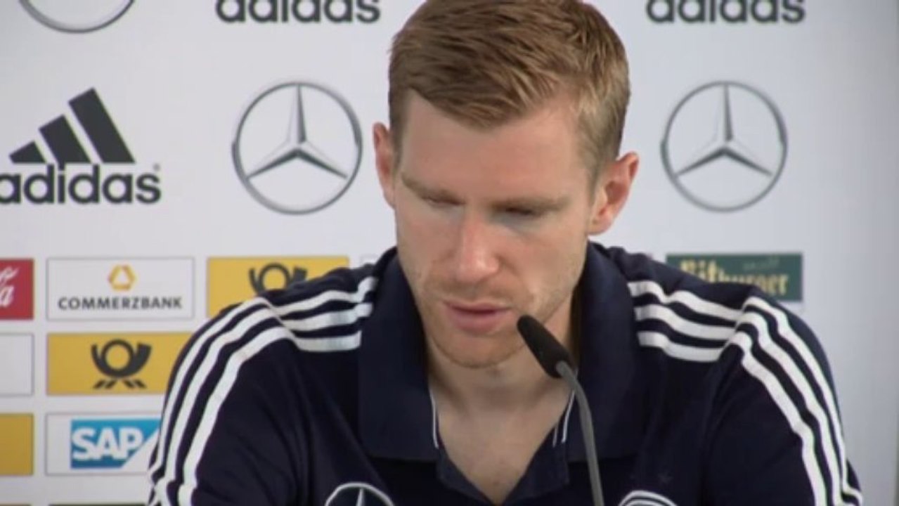 Kunstrasen und Wind: Mertesacker warnt vor Färöer
