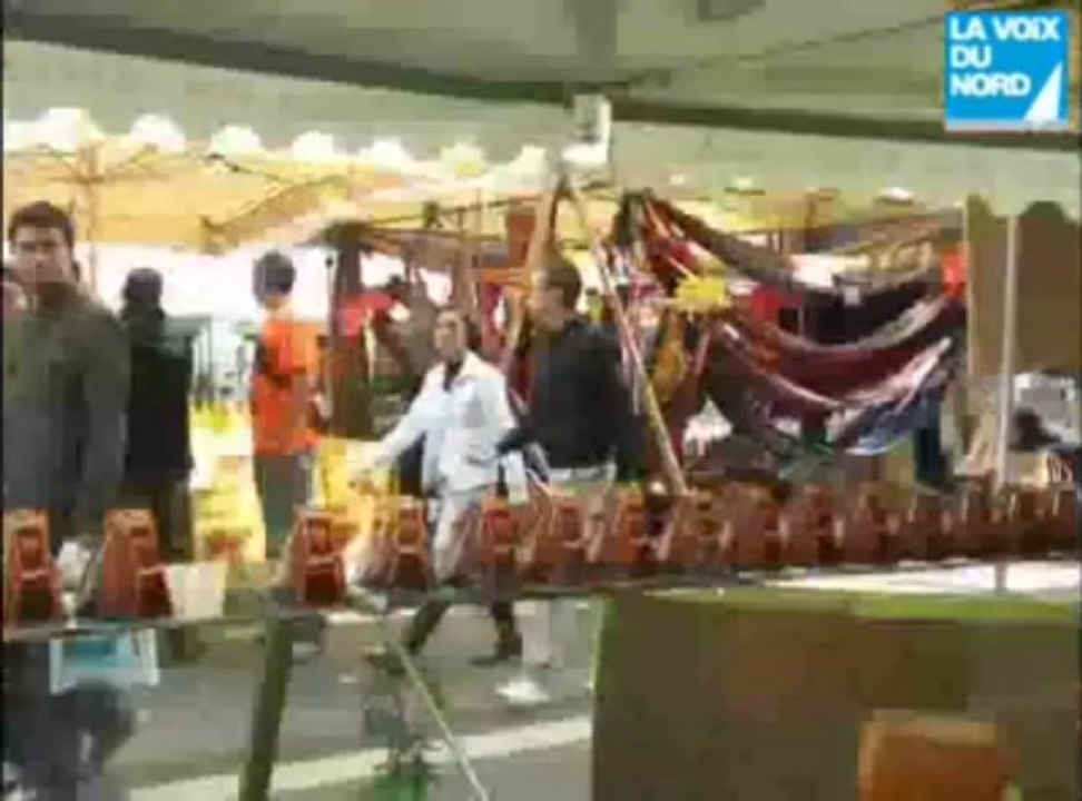 Braderie de Lille 2008 - L'effet ch'ti atteint la braderie de Lille : du maroilles sur les stands