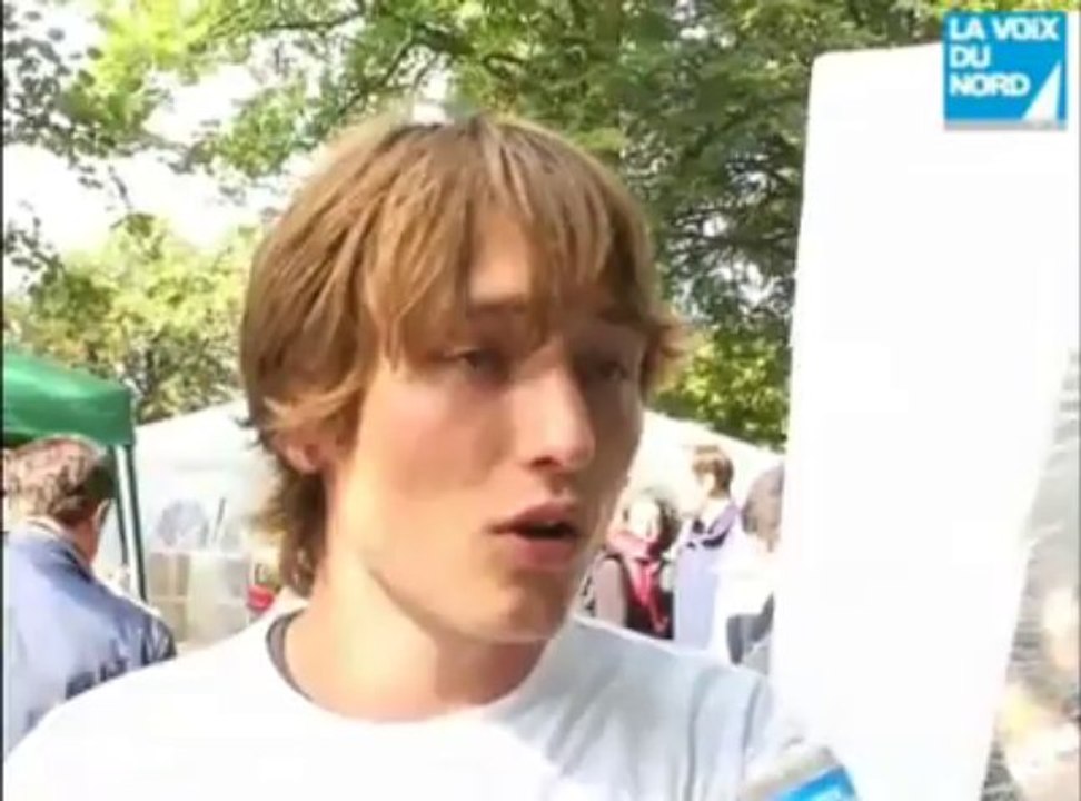 Braderie de Lille 2008 : Bastien et son stand mobile