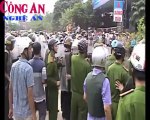Giáo dân quá khích bao vây, hành hung, giữ và khống chế 06 cán bộ tại trụ sở UBND xã Nghi Phương
