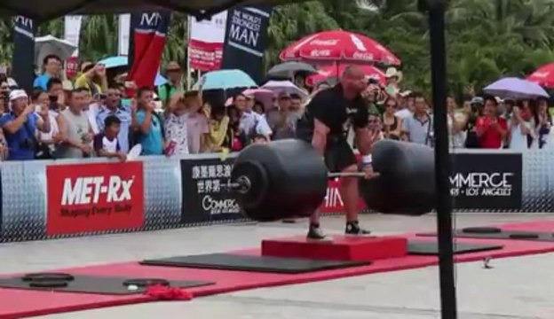 L'homme le plus fort du monde : 442kg! Truc de dingue!!