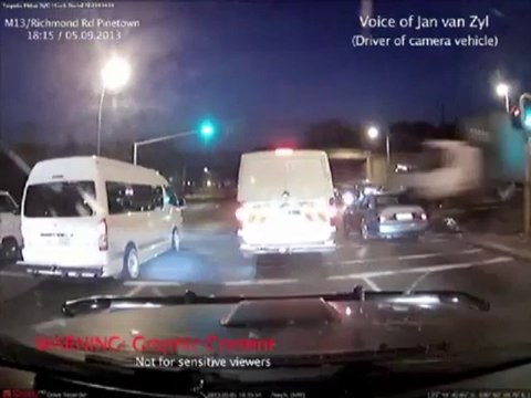 Un camion incontrôlable à un carrefour! 24 morts dans l'accident.