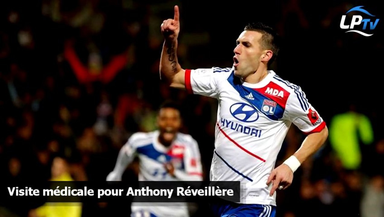 Visite médicale pour Anthony Réveillère