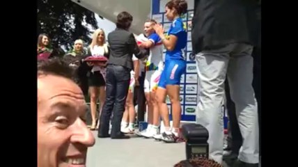 Marion Rousse reçoit son maillot de championne de France