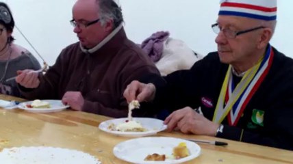 Foire de Saint-Pol : Michel Théret goûte la tarte Adeline