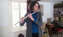 Ronchin : premières notes de Claire avec sa flûte moderne.