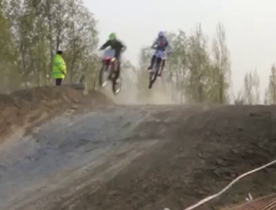 Motocross de Merville : des sauts impressionnants