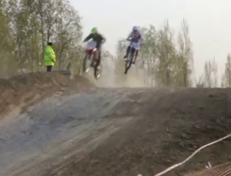 Motocross de Merville : des sauts impressionnants