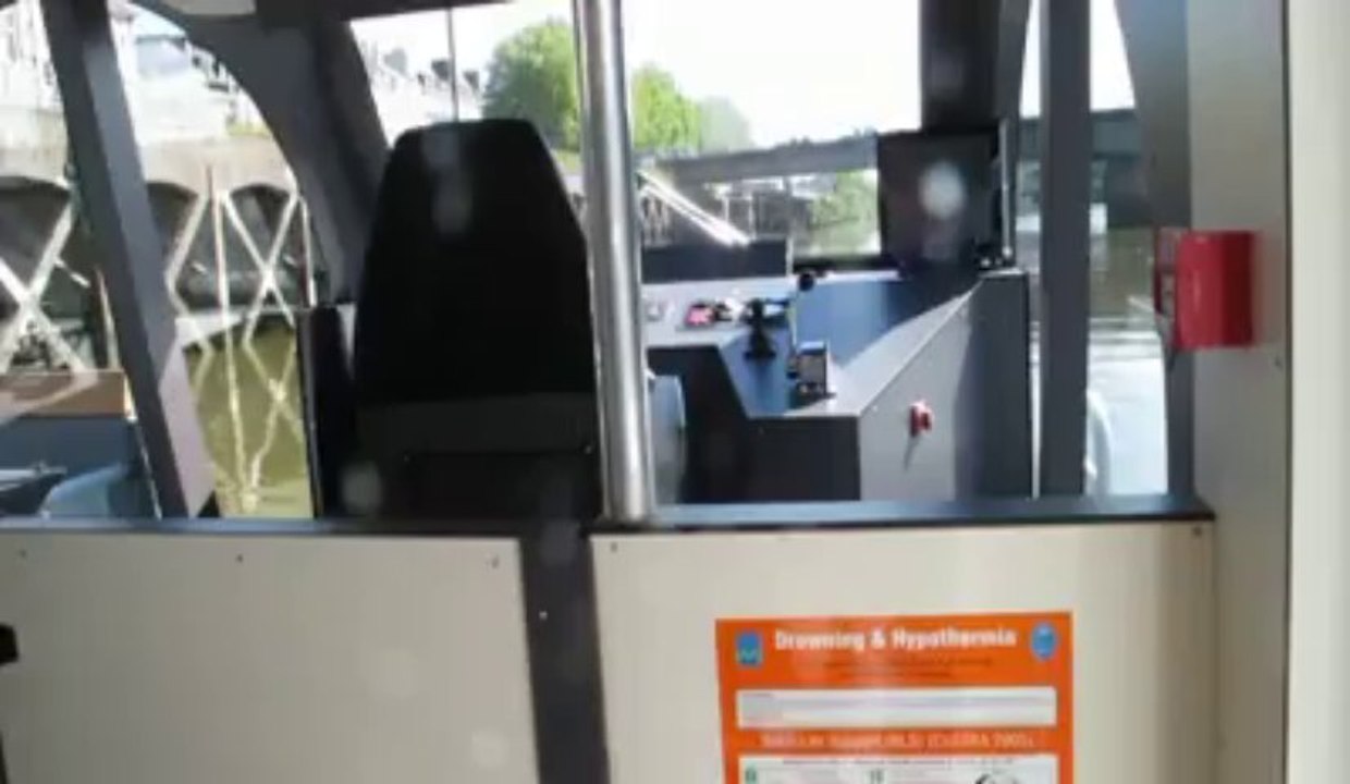 Calais : visite de la navette fluviale à Nantes