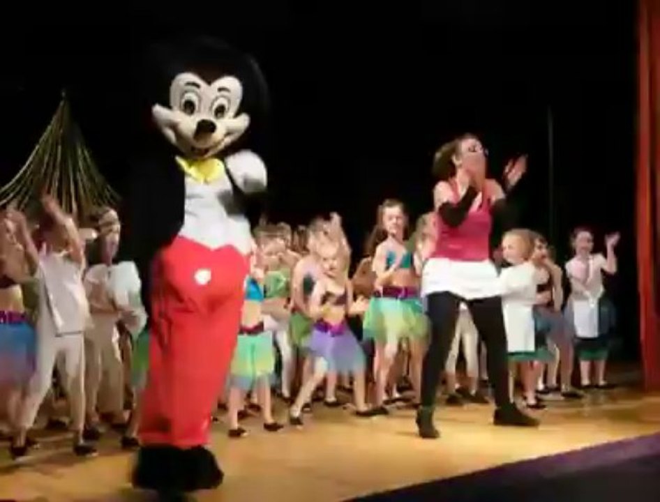 Beaurainville : gala de danse des enfants du club de gymnastique avec... Mickey