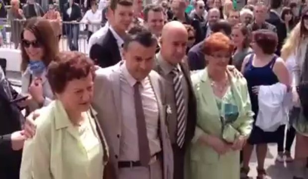 Boulogne-sur-Mer : Lionel et Stéphane, premier couple homo marié de la région, avec leurs mamans, juste avant la cérémonie