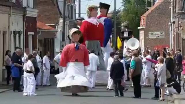 Hazebrouck : défilé des géants pour l'anniversaire de la frontière