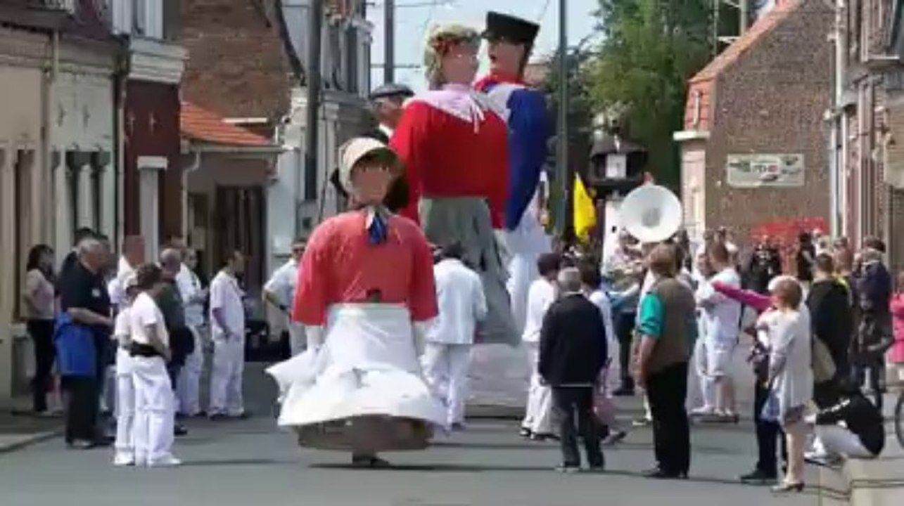 Hazebrouck : défilé des géants pour l'anniversaire de la frontière