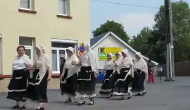 Aubigny-en-Artois : défilé de géants