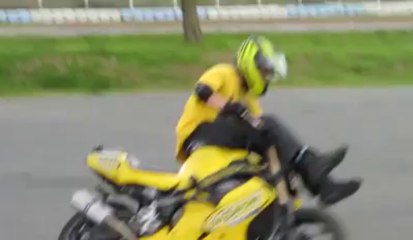 Démonstration de stunt au circuit de Croix-en-Ternois