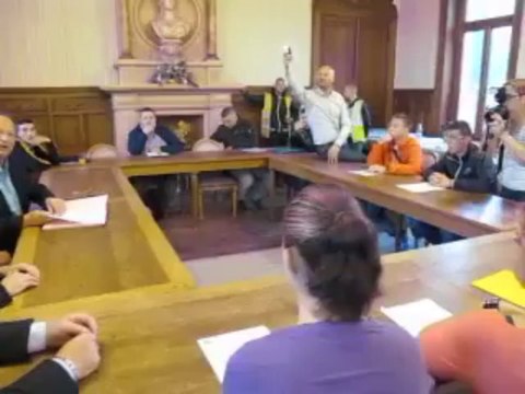 Carvin : signature de 23 contrats d'avenir, le 20 juin 2013