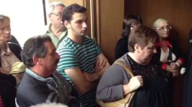 Avesnes-sur-Helpe: arrivée des parties civiles au procès du prof de lycée soupçonné d'extorsion de fonds