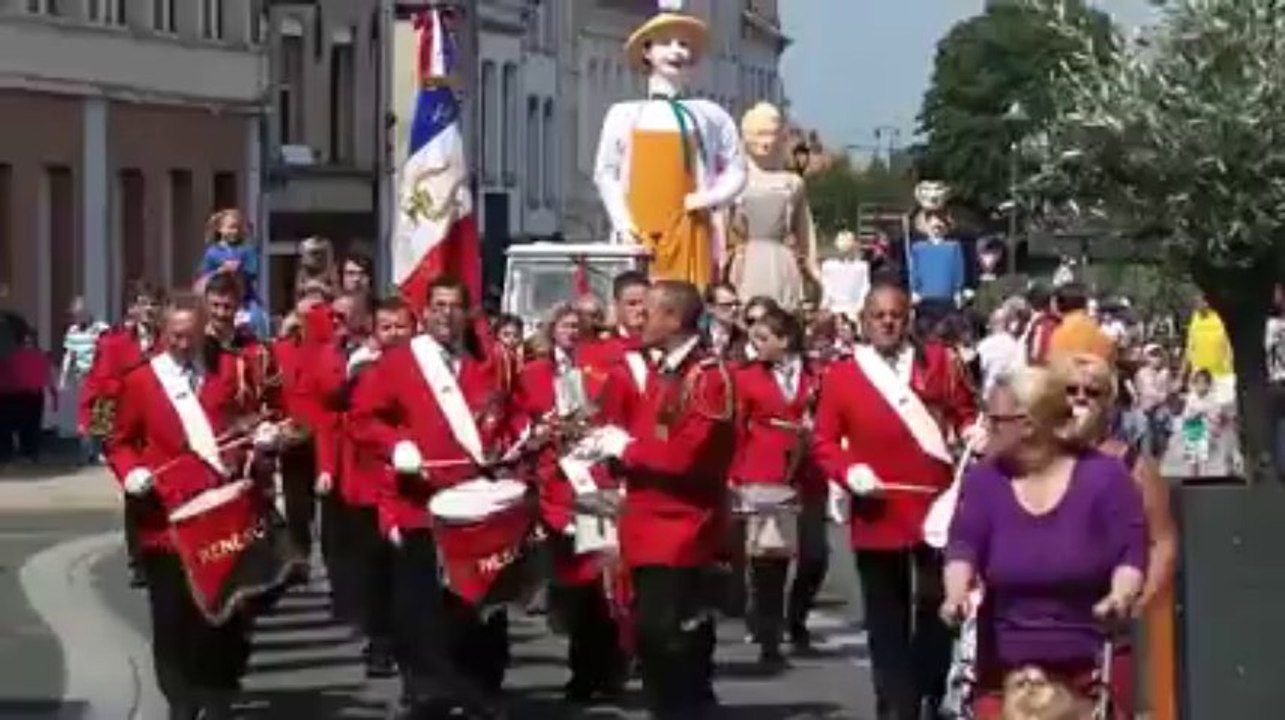 Saint-Omer : Belle Lyze dévoilée puis baptisée place Foch