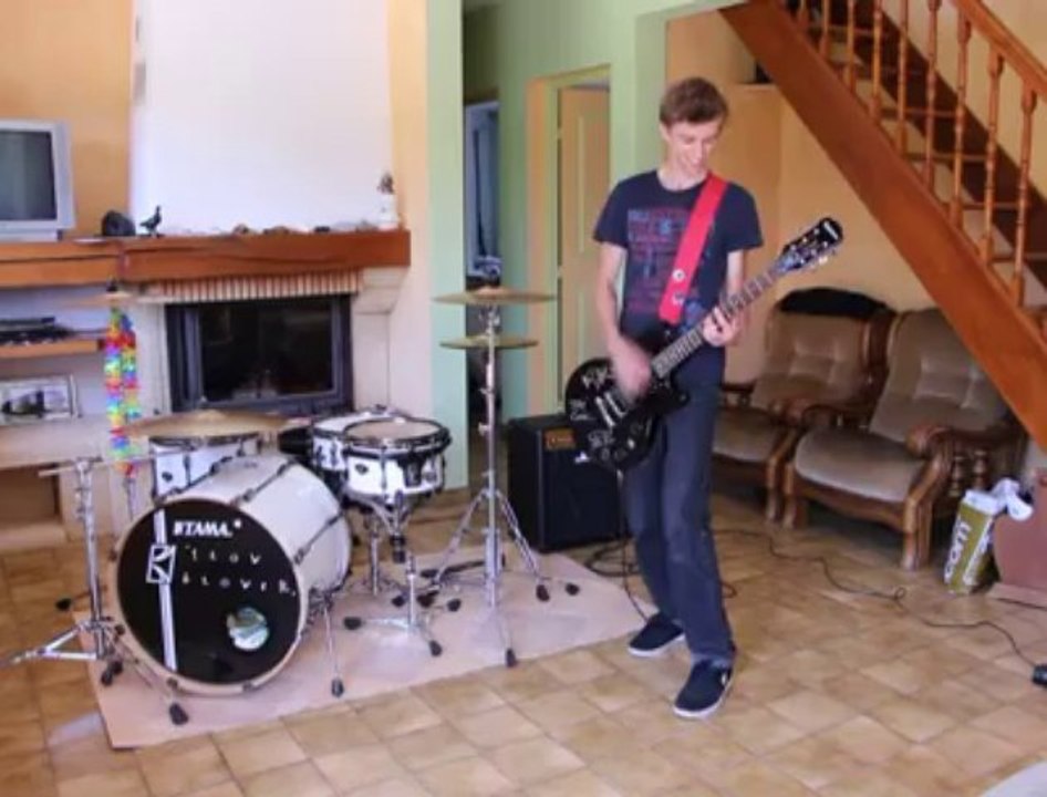 Florent avec sa guitare offerte par Green Day