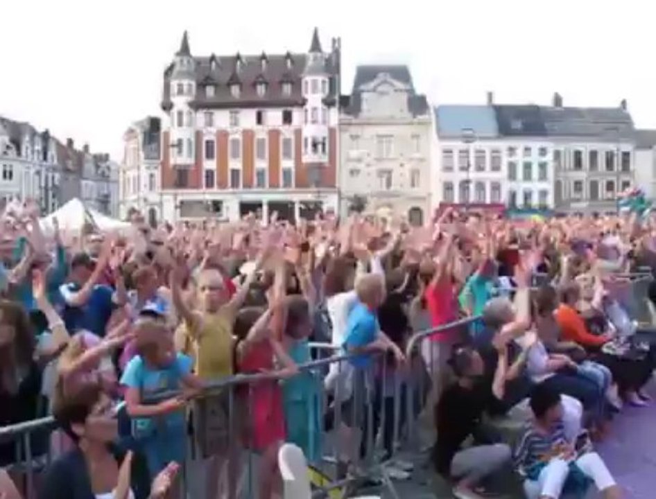 14 Juillet la Grand-Place de Béthune noire de monde