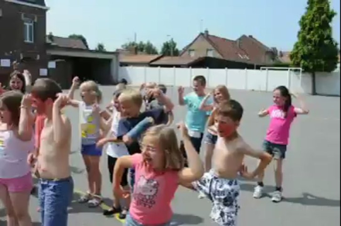 Sailly-sur-la-Lys : le joueur du LOSC Franck Béria vient rendre visite au centre de loisirs