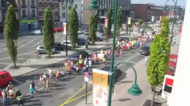 Lens : un défilé haut en couleurs vers le Louvre