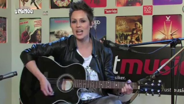 Sharron Levy - Rhythm In My Head unplugged bei yagaloo