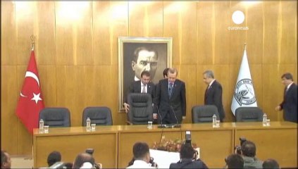 Los guerrilleros kurdos del PKK suspenden su retirada de...