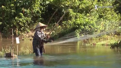 Laos - Fishing - Never Stop Riding