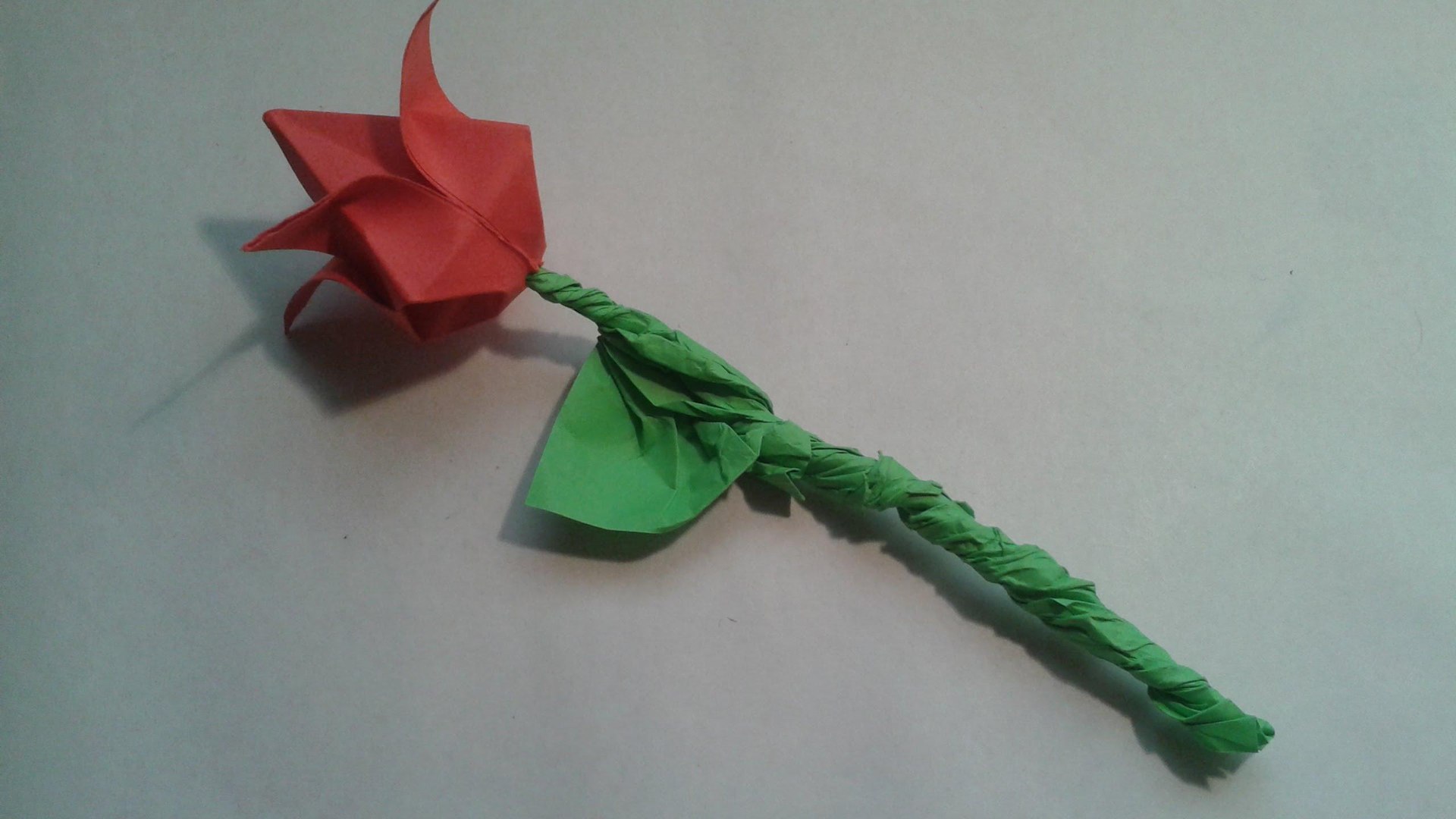 Como hacer una rosa de papel sencilla - video Dailymotion
