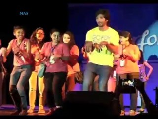 Shahid dances with students