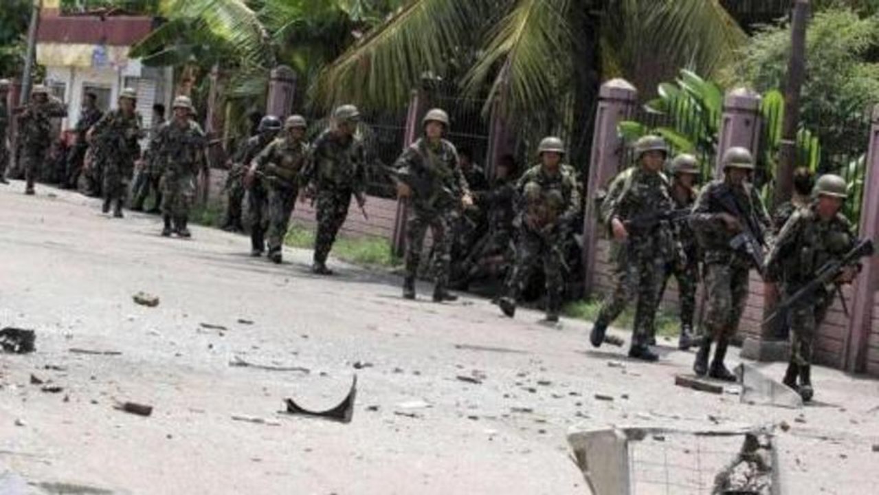 Philippine rebels take hundreds hostage