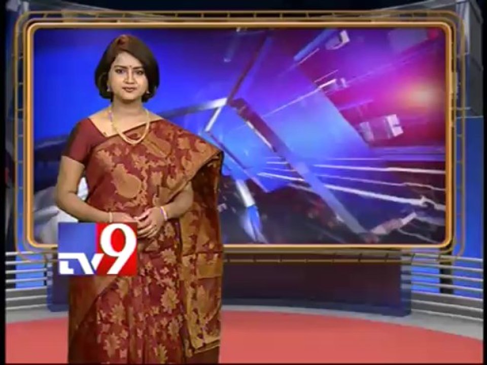 Congress and TRS pelt stones at bus carrying A.P NGOs - Chandrababu