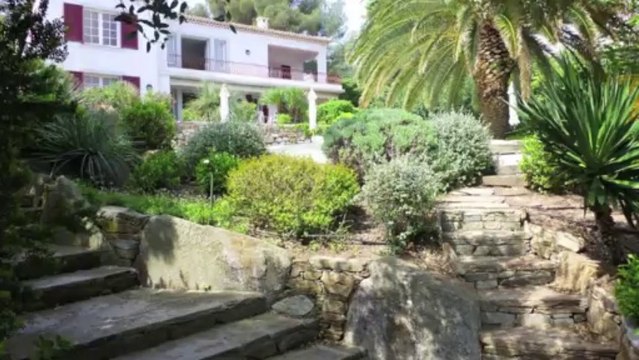 VENTE VILLA Pieds dans l'Eau - AGAY (83) - Ponton privé - Accès plage - Studio indépendant - Piscine -