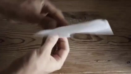 Avion de papel que vuela sin parar