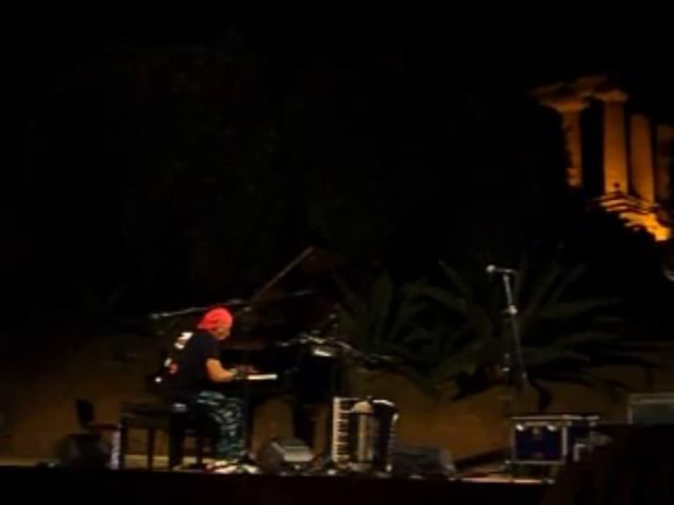 La «Ninna nanna» al piano jazz di Antonello Salis