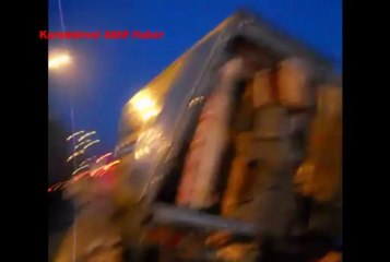 Karamürsel'de Zincirleme trafik kazası 6 yaralı, olay yerinden görüntüler....