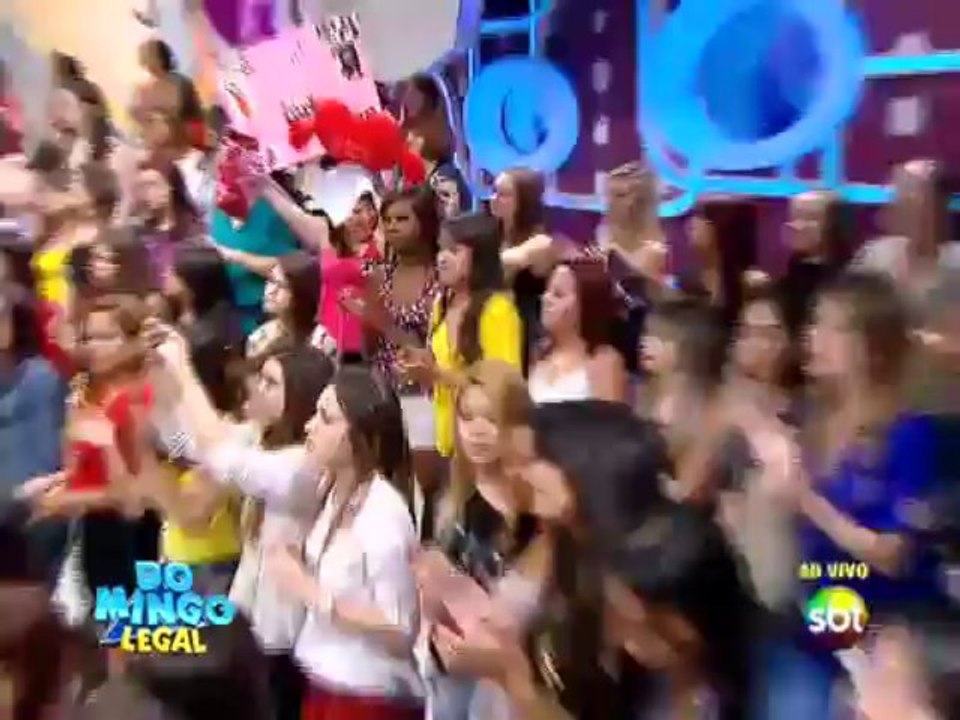 Maite Perroni - Que te hace falta (Domingo Legal)