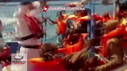 Immigrati, 165 eritrei scortati a Pozzallo da Guardia costiera