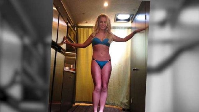 Britney Spears Shows Off Her Bikini Body