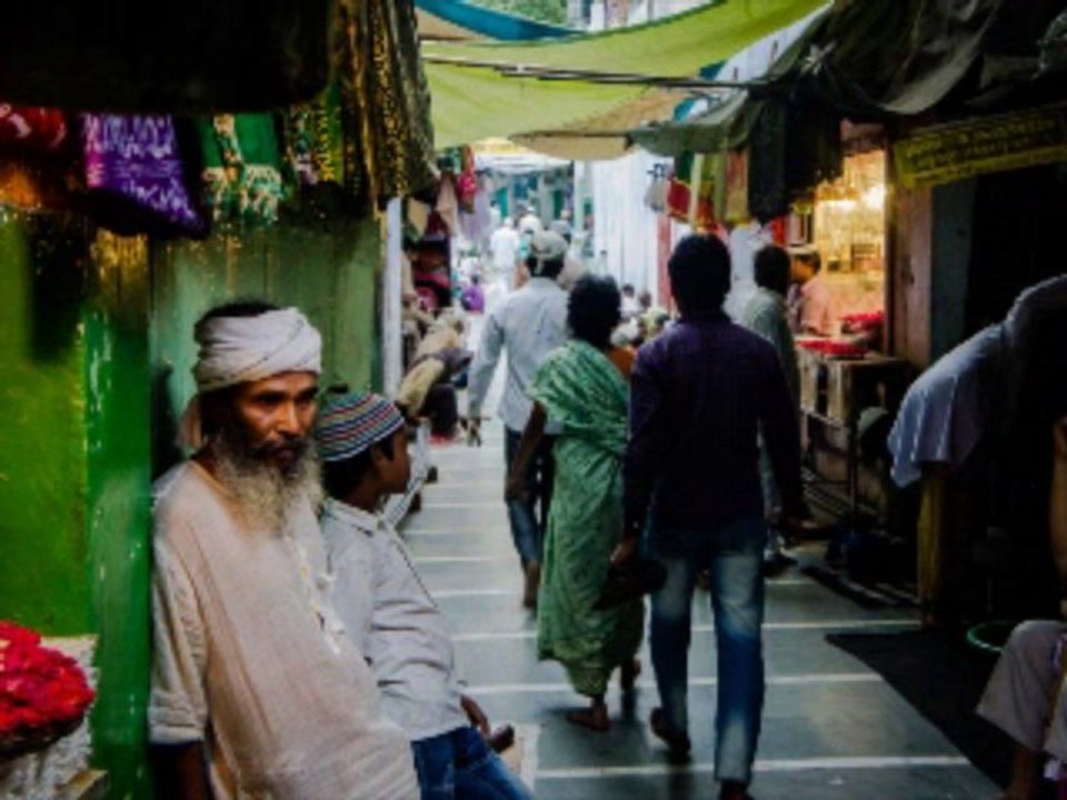 Dhundo Gay Ager Mulkon Mulkon