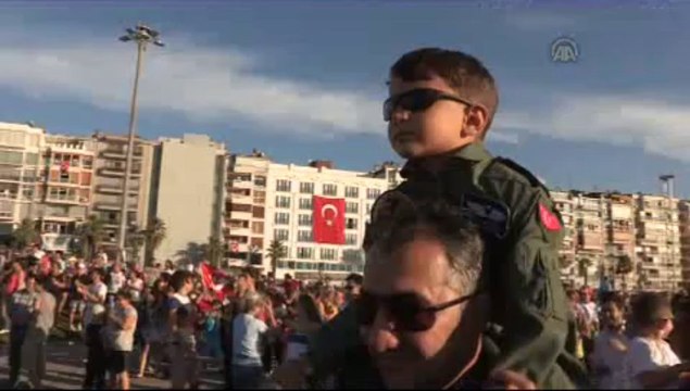 Türk Yıldızları nefes kesti