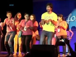 Shahid dances with students